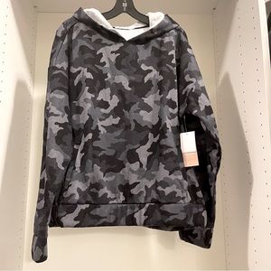 Woman’s 1x camo hoodie from JustFab new with tags.